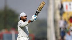 குடும்பத்துக்காக கிரிக்கெட்டுக்கு விடுமுறை..2 ஆண்டுக்கு பிறகு தினேஷ் கார்த்திக் வழியில் முரளி விஜய்