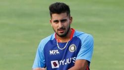 வாக்கிங் சென்ற நடு ஸ்டம்ப்.. உம்ரான் மாலிக் ஆக்ரோஷ பவுலிங்.. தடுமாறிய இங்கிலாந்து அணி.. வீடியோ