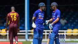 மீண்டும் அதிரடியை காட்டிய தவான், கில் கூட்டணி.. வெஸ்ட் இண்டீசை காப்பாற்றிய மழை.. ஆடுகளம் மாறிவிடுமா?