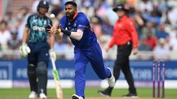 ஹர்திக் பாண்டியா அபார பந்துவீச்சு.. 45 ஓவர்களில் சுருண்ட இங்கிலாந்து.. இலக்கை எட்டுமா இந்திய அணி ?