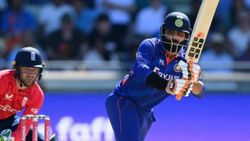 தொடக்கத்தில் அதிரடி.. பிறகு சறுக்கல்.. இறுதியில் ஜடேஜா காட்டு அடி.. கௌரவ இலக்கை எட்டிய இந்தியா