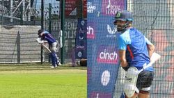 அடேங்கப்பா.. பயிற்சி முகாமில் சிக்சர் பறக்கவிட்ட கோலி.. இன்னக்கி சம்பவம் இருக்கு!