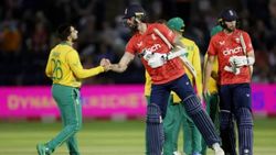 தொடரை சமன் செய்த தென்னாப்பிரிக்கா.. வெளுத்து வாங்கிய ரூஸோ.. இங்கிலாந்துக்கு நிகழ்ந்த சோகம்