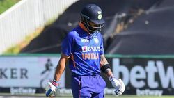 விராட் கோலிக்கு இவ்வளவு பயமா?.. 2வது ODI-ல் சிறு தவறால் அவுட்டான பரிதாபம்.. கிண்டலடிக்கும் ரசிகர்கள்