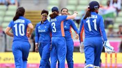 8 பந்துகளில் 5 விக்கெட்டுகள்.. 99 ரன்களில் சுருண்ட பாகிஸ்தான். காமன்வெல்த்தில் இந்திய மகளிர் அபாரம்