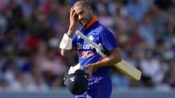 ஒரே கேட்சால் சதம் மிஸ்.. ஷிகர் தவான் அபார ஆட்டம்.. இந்திய அணி 308 ரன்கள் குவிப்பு