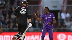 டி20 கிரிக்கெட்டில் டுவைன் பிராவோ பிரமாண்ட சாதனை.. இதுவரை யாருமே செய்ததில்லை.. ரசிகர்கள் வியப்பு!