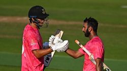 நம்ம புஜாராவா இது.. 73 பந்துகளில் சதம் விளாசி அசத்தல்.. ஒரே ஓவரில் 22 ரன்கள் எடுத்த டெஸ்ட் நாயகன்