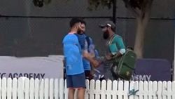 பாக். பேட்டிங் பயிற்சியாளர் யூசூப் உடன் கோலி சந்திப்பு.. 5 நிமிடம் தனியாக பேசினர்.. என்ன நடந்தது?