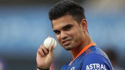 மும்பை அணியை விட்டு விலகும் அர்ஜூன் டெண்டுல்கர்.. வாய்ப்பு கிடைக்காததால் விரக்தி.. என்ன நடக்கிறது?