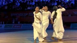 காமன்வெல்த்-ல் அனல்பறந்த குத்தாட்டம்.. அரங்கையே ஆட வைத்த தமிழர்கள்.. சர்வதேச அளவில் பெருமை - வீடியோ!