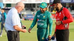 பாகிஸ்தானுக்கு ஆரம்பபே அதிர்ச்சி.. ஹாங்காங்க்கு சாதகமான சூழல்.. சாதிப்பாரா பாபர் அசாம்