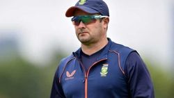 நல்லா தானே போச்சு.. பவுச்சர் எடுத்த திடீர் முடிவு.. தென்னாப்பிரிக்க ரசிகர்கள் அதிர்ச்சி