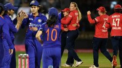 35 ரன்களுக்கு 5 விக்கெட்.. தடுமாறிய இந்திய அணி.. இங்கிலாந்து மகளிர் அணி கொடுத்த ஷாக்