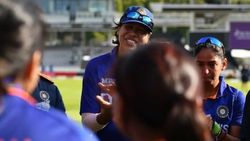 கடைசி போட்டியில் விளையாடும் ஜூலன் கோஸ்வாமி.. ஹர்மன்பிரீத் செய்த கவுரவம்.. புதுமையான முறையில் டாஸ்