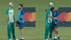 விராட் கோலிக்கு குறையாத ஆர்சிபி பாசம்.. மேக்ஸ்வெல்லை கண்டதும் நெகிழ்ச்சி.. ரசிகர்கள் உற்சாகம்!