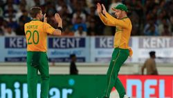 முட்டை வாங்கியதில் ரோகித் சாதனை.. ஹிட்மேன் அவுட்டானதும் சந்தோஷப்பட்ட ரசிகர்கள்.. என்னாச்சு ?