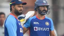 தப்பித்தார் தினேஷ் கார்த்திக்.. ரிஷப்பண்ட் குறித்து அதிரடி முடிவு..டி20 உலகக்கோப்பை அணியில் ட்விஸ்ட்