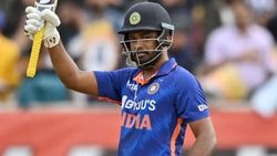 மைதானத்தில் குவியும் சஞ்சு சாம்சன் ஃபேன்ஸ்.. 3வது போட்டியில் வாய்ப்பு? எதிர்பார்ப்பில் ரசிகர்கள்!