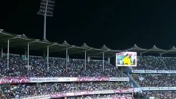 என்ன மைதானம் இது.. இந்தியா Vs தென்னாப்பிரிக்கா ஆட்டம் நிறுத்தம்.. பாம்பை தொடர்ந்து மற்றொரு சம்பவம்