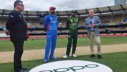 புலி போல் பதுங்கி பாய்ந்த ஆப்கானிஸ்தான்.. தடுமாறிய பாகிஸ்தான் பந்துவீச்சு.. மழை வந்து காப்பாற்றியது