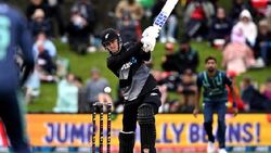 6 சிக்சர் விளாசிய நியூசிலாந்து வீரர்.. பாகிஸ்தான் பேட்டிங் மீண்டும் சொதப்பல்.. ரசிகர்கள் அதிர்ச்சி