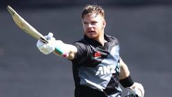 என்னா அடி..19 பந்தில் அரைசதம்.. 250 ஸ்ட்ரைக் ரேட் வைத்த நியூசி.வீரர்.. தனி ஆளாக போராடிய ஷகிபுல் ஹசன்