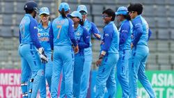 ஆசிய மகளிர் கோப்பை - 8வது முறையாக இறுதி போட்டிக்கு இந்தியா தகுதி..தாய்லாந்தை 74 ரன்களில் சுருட்டியது