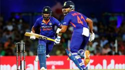 தோனி போல் அதிரடியாக ஆடிய சஞ்சு சாம்சன்..கடைசி வரை ஆட்டத்தில் பரபரப்பு..போராடி வென்ற தென்னாப்பிரிக்கா