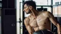 எனக்கா வயசாகிடுச்சு.. படையப்பா ஸ்டைலில் சட்டையை கழற்றிய சோயிப் மாலிக்.. 41 வயதில் சிக்ஸ் பேக்ஸ்