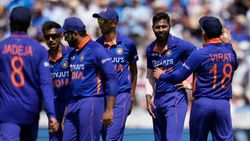 பாக். போட்டிக்கு முன்னாடி நாள் இப்படியா..? இந்திய வீரர்களின் செயலால் ரசிகர்கள் குழப்பம்- விவரம்!