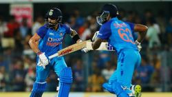 அடித்து நொறுக்கிய சூர்யகுமார்.. 18 பந்தில் அரைசதம்.. இந்தியா இமாலய இலக்கு.. பந்துவீச்சில் திணறிய SA