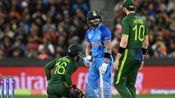 ஆட்டத்தையே மாற்றிய அந்த 2 பந்து..விராட் கோலியின் வாழ்நாள் சிறந்த ஆட்டம்..பாக்.கை வீழ்த்தியது இந்தியா