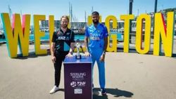 மழை பெய்தால் என்ன? இந்தியா, நியூசி வீரர்கள் ஆடிய ஆட்டம்.. ரசிகர்களை ஆச்சரியப்படுத்திய நட்பு