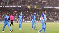 டிவிஸ்ட் கொடுத்த மழை.. டக் வொர்த் லூயிஸ் விதியின் படி யார் முன்னிலை.. இந்தியாவுக்கு நெருக்கடி?