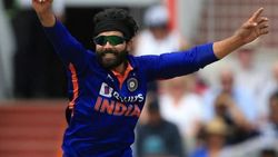 “காசுக்காக இப்படியா செய்வீங்க” காயம் எனக்கூறிவிட்டு ஜடேஜா செய்த காரியம்.. ரசிகர்களே கொந்தளிப்பு!