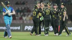 என்னா அடி.. 18வது ஓவரிலேயே முடிந்த ஆட்டம்.. ருத்ரதாண்டவம் ஆடிய ஆஸி. வீராங்கனைகள்.. சோகத்தில் இந்தியா