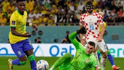 யாருய்யா அந்த குரோஷிய கோல்கீப்பர்.. முடிவுக்கு வந்த நெய்மர் கனவு..கண்ணீருடன் கதறிய பிரேசில் வீரர்கள்