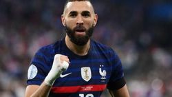 கால்பந்தில் இருந்து ஓய்வை அறிவித்தார் கரீம் பென்சிமா.. பிறந்தநாளன்று ரசிகர்களுக்கு அதிர்ச்சி!