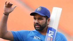 “அவருக்கு என்ன பிரச்சினைனே புரியல” ரோகித்-க்கு எதிராக வரும் குற்றச்சாட்டுக்கள்.. சீனியர் தந்த ஆதரவு