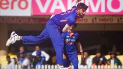 சிராஜ்க்கு முன்பு நம்பர் 1 இடத்தை பிடித்த இந்திய பவுலர்கள் யார் தெரியுமா? எல்லாமே ஜாம்பவான்கள் தான்