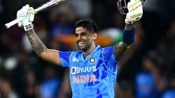 ஏலியன் சூர்யகுமார் 3வது டி20 சதம்.. இலங்கைக்கு எதிராக வாண வேடிக்கை.. இமாலய இலக்கை எட்டிய இந்தியா