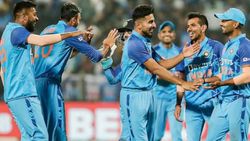 இலங்கைக்கு எதிரான ஒருநாள் தொடர்.. 3 இடத்திற்கு கடும் போட்டி.. இந்திய அணியின் பிளேயிங் லெவன்