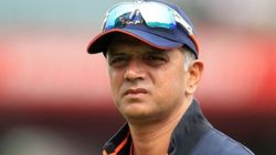 என்னங்க சொல்றீங்க.. ராகுல் டிராவிட்டின் உடல்நிலை.. வெளியான முக்கிய அப்டேட்.. 3வது ODIல் இருப்பாரா?