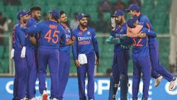 கடைசி நேரத்தில் விலகிய வீரர்.. விக்கெட் கீப்பருக்கு பஞ்சம்.. முதல் ODIக்கான இந்திய ப்ளேயிங் 11 இதோ!