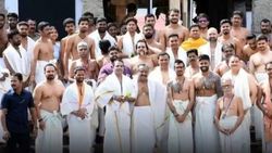 கோயிலுக்கு சென்ற இந்திய கிரிக்கெட் அணி.. விதிகளுக்கு உட்பட்டு சட்டையின்றி தரிசனம்.. 2 பேர் மிஸ்ஸிங்