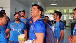 சார் நீங்களா.. இந்திய இளம் வீரர்களுக்கு சர்ஃப்ரைஸ் தந்த எம்.எஸ்.தோனி..நீண்ட நேர ஆலோசனை..என்ன நடந்தது