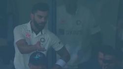 விராட் கோலி அவுட்டில் சர்ச்சை.. தவறான முடிவை அறிவித்த நடுவர்கள்.. கடுப்பான பயிற்சியாளர்