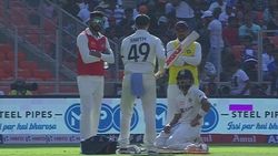 என்ன தெரிகிறது அங்கு? கோலியிடம் அடிக்கடி சென்று ஆஸி, வீரர்கள் செய்த விஷயம்.. கலாய்க்கும் ரசிகர்கள்!