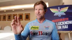 ஐபிஎல் வந்தால் தான் ஃபில்டிங் கண்ணுக்கு தெரியுது.. உலகின் சிறந்த ஃபில்டர் யார்?ஜாண்டி ரோட்ஸ் கருத்து